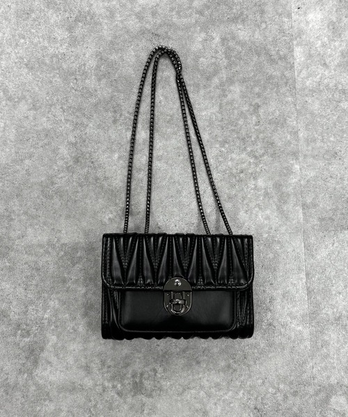 LVEU.（ラブユ.）の「【LVEU.】スクエアチェーンミニバッグ / バッグ BAG 鞄 ショルダー ミニ チェーン スクエア 横長 合皮 合成皮革 ブラック（ショルダーバッグ・レディース・ブラック・FREE）」の6枚目の写真