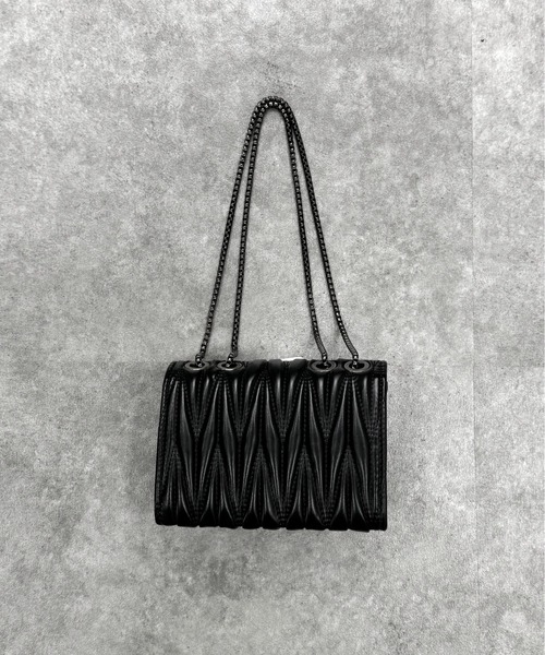 LVEU.（ラブユ.）の「【LVEU.】スクエアチェーンミニバッグ / バッグ BAG 鞄 ショルダー ミニ チェーン スクエア 横長 合皮 合成皮革 ブラック（ショルダーバッグ・レディース・ブラック・FREE）」の7枚目の写真