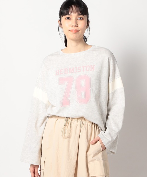 Grand PARK（グランドパーク）の「ナンバリングロゴライトトレーナー（スウェット・レディース・ベージュ/ライトグレー/グレー・FREE）」の2枚目の写真