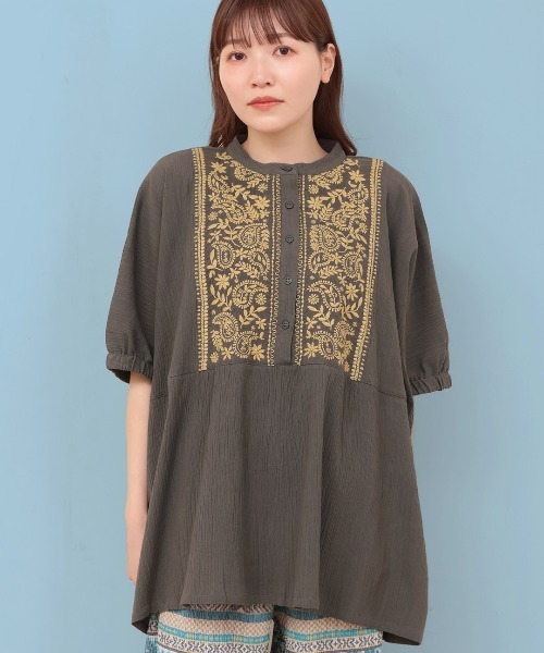 チチカカ(チチカカ)の「Rico クレープペイズリー刺繍プルオーバー(シャツ/ブラウス・レディース・イエロー/ライトベージュ/チャコールグレー・FREE)」の2枚目の写真