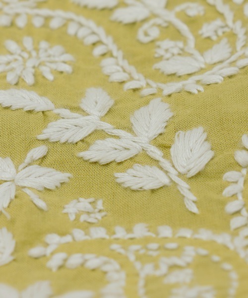 チチカカ(チチカカ)の「Rico クレープペイズリー刺繍プルオーバー(シャツ/ブラウス・レディース・イエロー/ライトベージュ/チャコールグレー・FREE)」の5枚目の写真