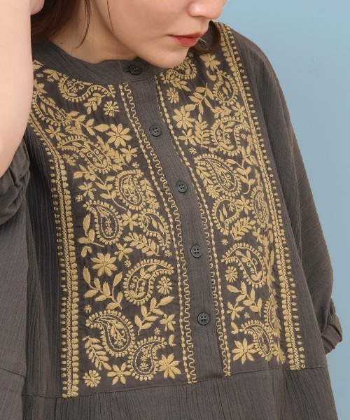 チチカカ(チチカカ)の「Rico クレープペイズリー刺繍プルオーバー(シャツ/ブラウス・レディース・イエロー/ライトベージュ/チャコールグレー・FREE)」の14枚目の写真