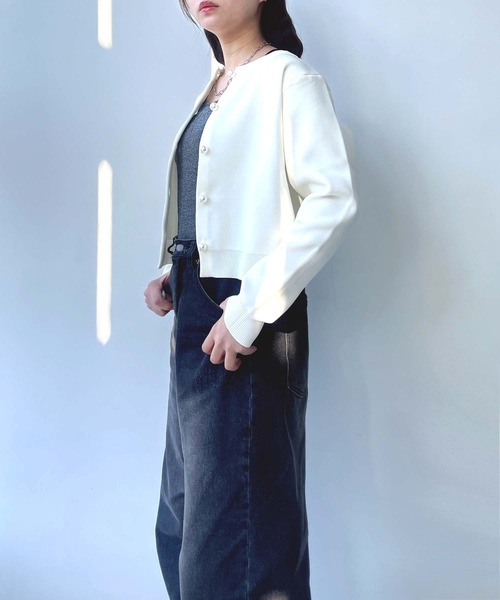 AS KNOW AS plus（アズノゥアズプラス）の「●パールボタン クルーネックカーディガン（カーディガン/ボレロ・レディース・ブラック/オフホワイト/グリーン/ホワイト×ブラック・FREE）」の20枚目の写真