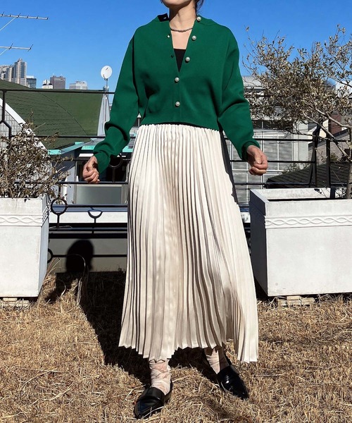 AS KNOW AS plus（アズノゥアズプラス）の「●パールボタン クルーネックカーディガン（カーディガン/ボレロ・レディース・ブラック/オフホワイト/グリーン/ホワイト×ブラック・FREE）」の6枚目の写真