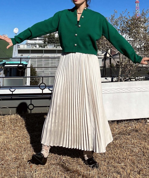 AS KNOW AS plus（アズノゥアズプラス）の「●パールボタン クルーネックカーディガン（カーディガン/ボレロ・レディース・ブラック/オフホワイト/グリーン/ホワイト×ブラック・FREE）」の5枚目の写真