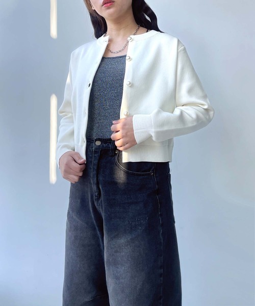 AS KNOW AS plus（アズノゥアズプラス）の「●パールボタン クルーネックカーディガン（カーディガン/ボレロ・レディース・ブラック/オフホワイト/グリーン/ホワイト×ブラック・FREE）」の22枚目の写真