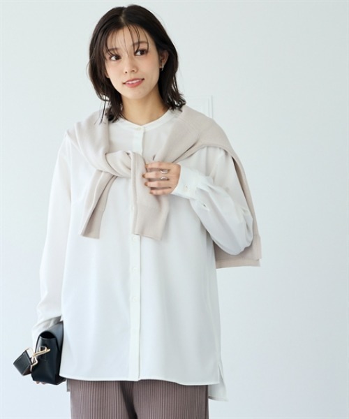 nissen(ニッセン)の「さらとろバンドカラーロングシャツ(防しわ・吸汗速乾)<大きいサイズ有>(シャツ/ブラウス・レディース・グレイッシュベージュ/セージグリーン/ブラック/オフホワイト・LL/S/M/L/3L)」の2枚目の写真