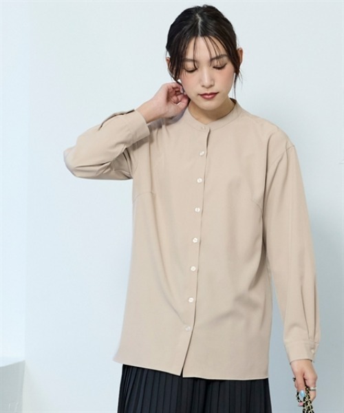 nissen(ニッセン)の「さらとろバンドカラーロングシャツ(防しわ・吸汗速乾)<大きいサイズ有>(シャツ/ブラウス・レディース・グレイッシュベージュ/セージグリーン/ブラック/オフホワイト・LL/S/M/L/3L)」の3枚目の写真