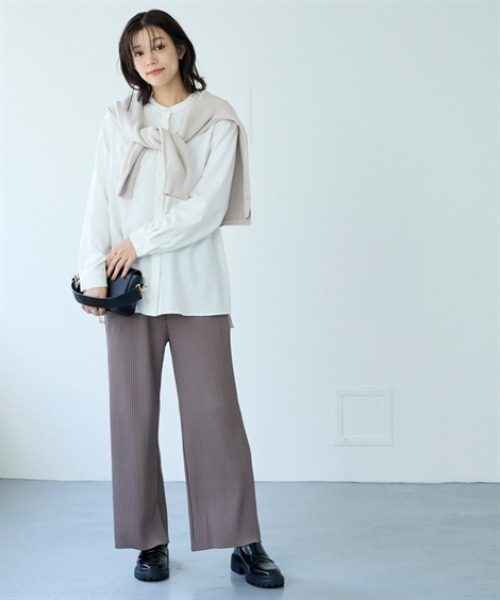 nissen(ニッセン)の「さらとろバンドカラーロングシャツ(防しわ・吸汗速乾)<大きいサイズ有>(シャツ/ブラウス・レディース・グレイッシュベージュ/セージグリーン/ブラック/オフホワイト・LL/S/M/L/3L)」の6枚目の写真