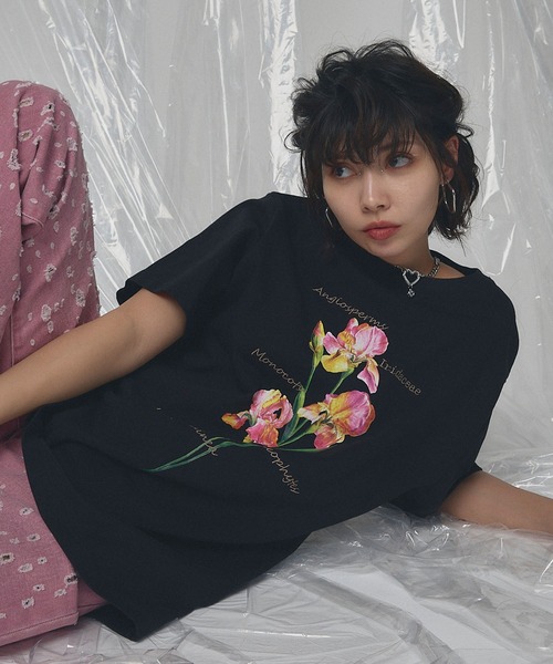 ELLEgirl（エルガール）の「アイリスプリントチュニックTシャツ【ELLEgirl/エルガール】（Tシャツ/カットソー・レディース・ブラック/ネイビー/オフホワイト・FREE）」の6枚目の写真