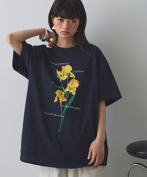 ELLEgirl（エルガール）の「アイリスプリントチュニックTシャツ【ELLEgirl/エルガール】（Tシャツ/カットソー・レディース・ブラック/ネイビー/オフホワイト・FREE）」の17枚目の写真