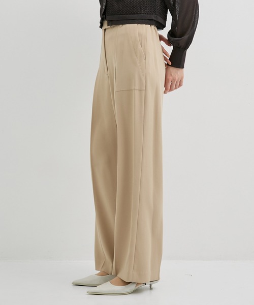 UNITED TOKYO（ユナイテッドトウキョウ）の「バックサテンベイカーパンツ｜ウォッシャブル/オフィスカジュアル/オケージョン/防シワ（その他パンツ・レディース・ベージュ/ブラック・1/2）」の14枚目の写真