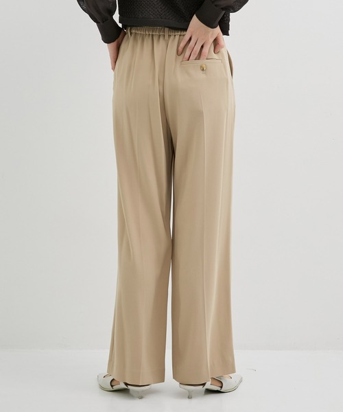 UNITED TOKYO（ユナイテッドトウキョウ）の「バックサテンベイカーパンツ｜ウォッシャブル/オフィスカジュアル/オケージョン/防シワ（その他パンツ・レディース・ベージュ/ブラック・1/2）」の15枚目の写真