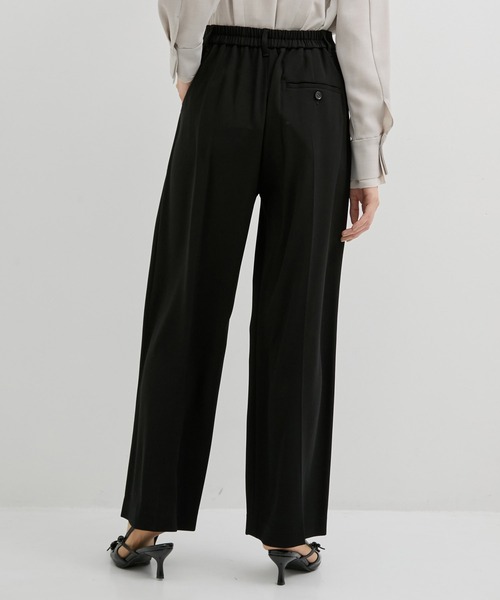 UNITED TOKYO（ユナイテッドトウキョウ）の「バックサテンベイカーパンツ｜ウォッシャブル/オフィスカジュアル/オケージョン/防シワ（その他パンツ・レディース・ベージュ/ブラック・1/2）」の7枚目の写真