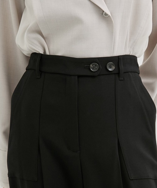 UNITED TOKYO（ユナイテッドトウキョウ）の「バックサテンベイカーパンツ｜ウォッシャブル/オフィスカジュアル/オケージョン/防シワ（その他パンツ・レディース・ベージュ/ブラック・1/2）」の8枚目の写真