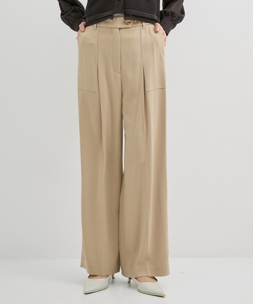 UNITED TOKYO（ユナイテッドトウキョウ）の「バックサテンベイカーパンツ｜ウォッシャブル/オフィスカジュアル/オケージョン/防シワ（その他パンツ・レディース・ベージュ/ブラック・1/2）」の13枚目の写真