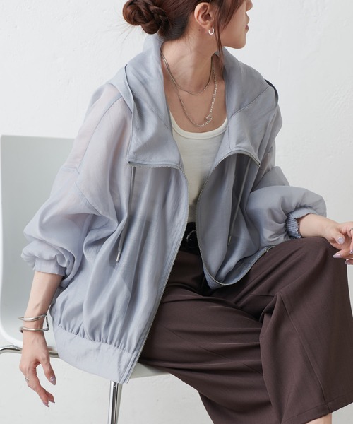 COLONY 2139（コロニートゥーワンスリーナイン）の「【リバイバル】シアーエステルボイルフード付マンパ（シャツ/ブラウス・レディース・ブラック/グレイッシュベージュ/オフホワイト/グレー/ブラウン・FREE）」の3枚目の写真