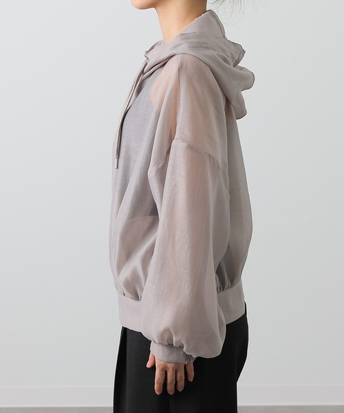 COLONY 2139（コロニートゥーワンスリーナイン）の「【リバイバル】シアーエステルボイルフード付マンパ（シャツ/ブラウス・レディース・ブラック/グレイッシュベージュ/オフホワイト/グレー/ブラウン・FREE）」の10枚目の写真