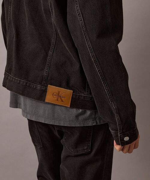Calvin Klein(カルバン・クライン)の「クラッシック トラッカージャケット(デニムジャケット・メンズ・ブラック・L/M/S/XL)」の2枚目の写真