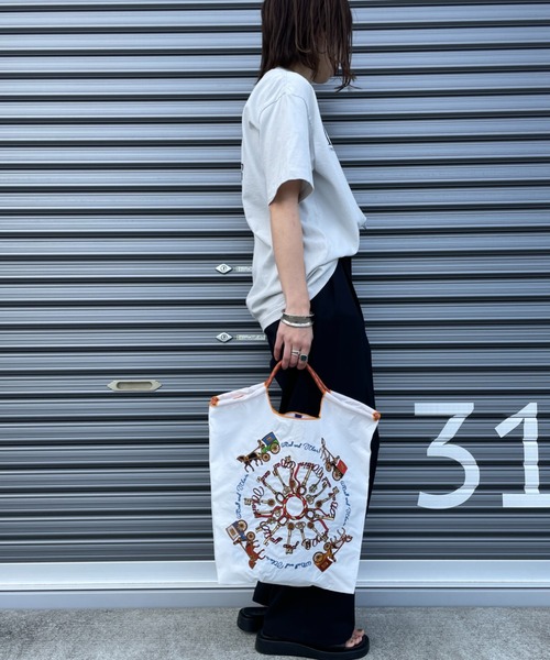 Ball&Chain（ボールアンドチェーン）の「[BALL&CHAIN/ボールアンドチェーン] KEY&CARRIAGE 刺繍デザインナイロントートバッグ（トートバッグ・レディース・オレンジ/ホワイト・M）」の8枚目の写真