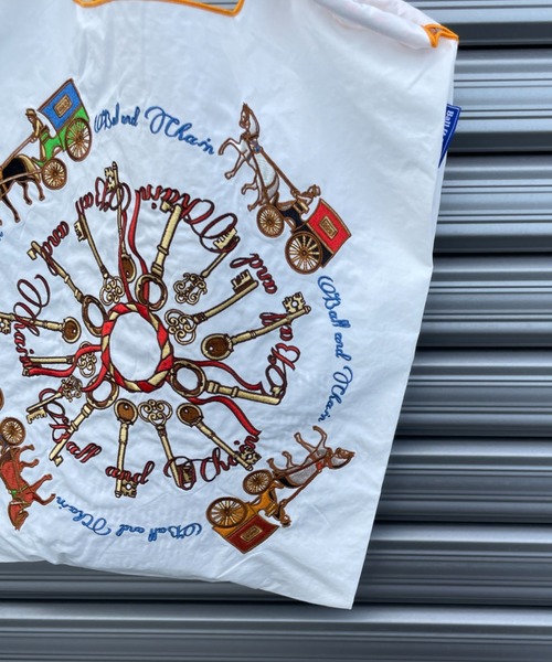 Ball&Chain（ボールアンドチェーン）の「[BALL&CHAIN/ボールアンドチェーン] KEY&CARRIAGE 刺繍デザインナイロントートバッグ（トートバッグ・レディース・オレンジ/ホワイト・M）」の11枚目の写真