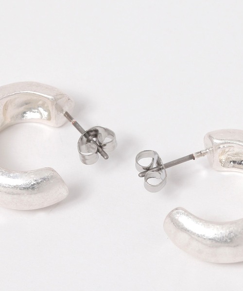 FOREVER 21（フォーエバー トゥエンティーワン）の「フープピアス２（ピアス（両耳用）・レディース・ゴールド/シルバー・FREE）」の4枚目の写真