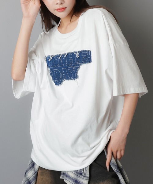 SPINNS(スピンズ)の「半袖オーバーサイズTシャツ/デニムワッペン(Tシャツ/カットソー・レディース・ブラック/オフホワイト/杢グレー/ベージュ/ピンク・ONESIZE)」の15枚目の写真