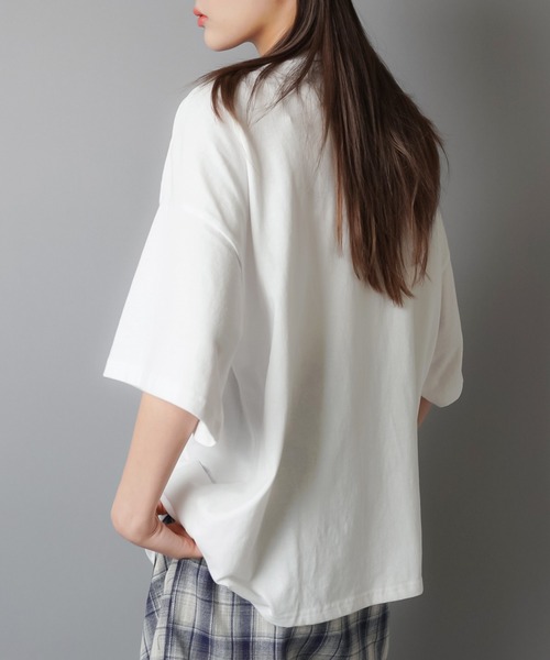 SPINNS(スピンズ)の「半袖オーバーサイズTシャツ/デニムワッペン(Tシャツ/カットソー・レディース・ブラック/オフホワイト/杢グレー/ベージュ/ピンク・ONESIZE)」の19枚目の写真