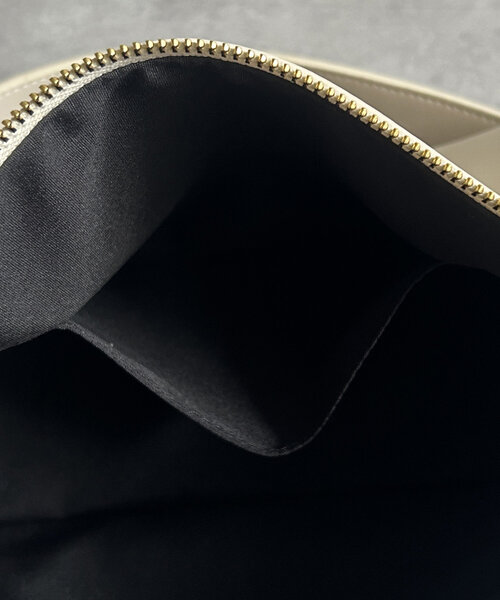 Thevon（ゼボン）の「スクエアショルダーバッグ（トートバッグ・レディース・アイボリー/ブラック/ダークブラウン・FREE）」の9枚目の写真