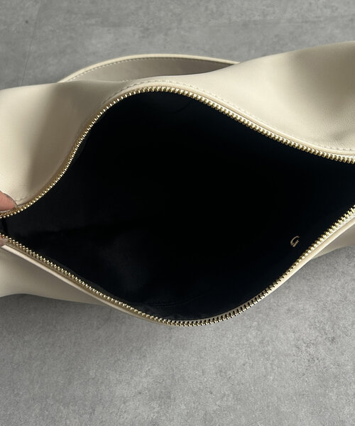 Thevon（ゼボン）の「スクエアショルダーバッグ（トートバッグ・レディース・アイボリー/ブラック/ダークブラウン・FREE）」の7枚目の写真