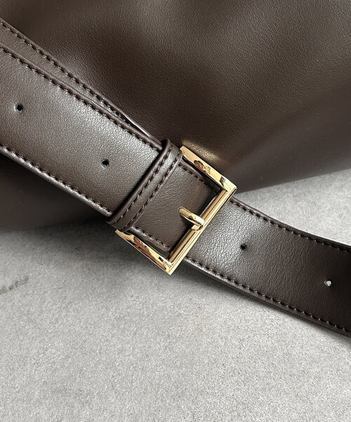 Thevon（ゼボン）の「スクエアショルダーバッグ（トートバッグ・レディース・アイボリー/ブラック/ダークブラウン・FREE）」の19枚目の写真