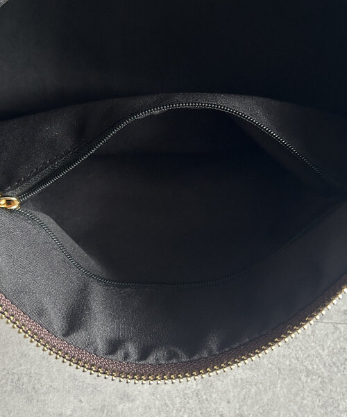 Thevon（ゼボン）の「スクエアショルダーバッグ（トートバッグ・レディース・アイボリー/ブラック/ダークブラウン・FREE）」の16枚目の写真