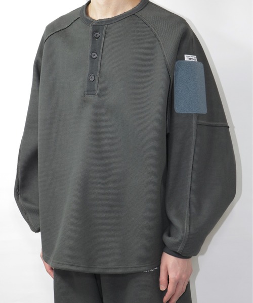 elephant TRIBAL fabrics（エレファントトライバルファブリックス）の「elephant TRIBAL fabrics Modern Thermal Henley Neck（Tシャツ/カットソー・メンズ・ブラック/グレー・FREE）」の6枚目の写真