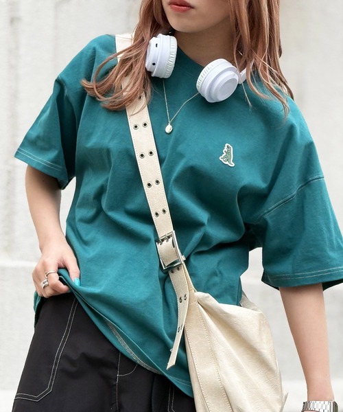 DOUBLE NAME（ダブルネーム）の「【m:rex】ミニ恐竜ワッペンBIG TEE/ユニセックス（Tシャツ/カットソー・レディース・ブラック/オフホワイト/グリーン・FREE）」の3枚目の写真