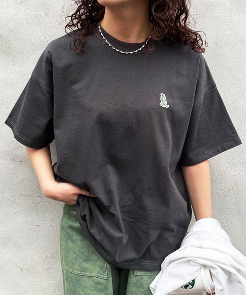 DOUBLE NAME（ダブルネーム）の「【m:rex】ミニ恐竜ワッペンBIG TEE/ユニセックス（Tシャツ/カットソー・レディース・ブラック/オフホワイト/グリーン・FREE）」の12枚目の写真