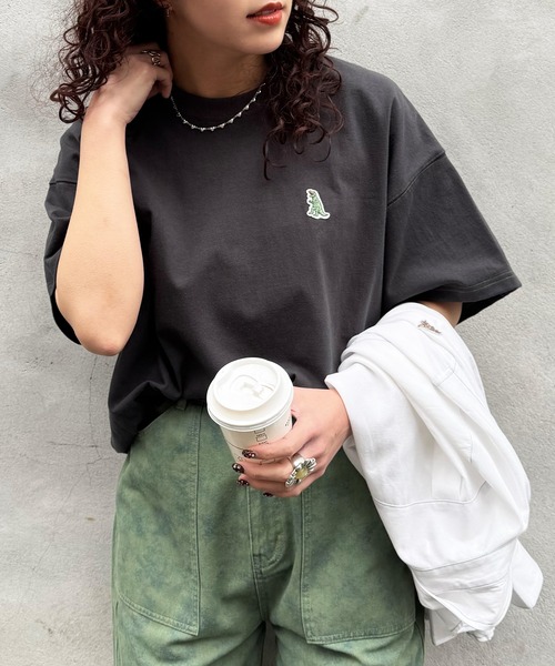 DOUBLE NAME（ダブルネーム）の「【m:rex】ミニ恐竜ワッペンBIG TEE/ユニセックス（Tシャツ/カットソー・レディース・ブラック/オフホワイト/グリーン・FREE）」の11枚目の写真