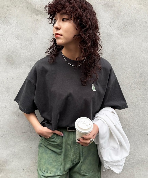 DOUBLE NAME（ダブルネーム）の「【m:rex】ミニ恐竜ワッペンBIG TEE/ユニセックス（Tシャツ/カットソー・レディース・ブラック/オフホワイト/グリーン・FREE）」の10枚目の写真