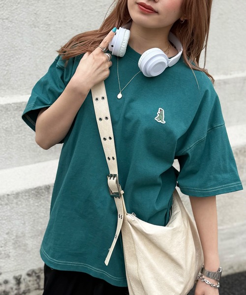 DOUBLE NAME（ダブルネーム）の「【m:rex】ミニ恐竜ワッペンBIG TEE/ユニセックス（Tシャツ/カットソー・レディース・ブラック/オフホワイト/グリーン・FREE）」の5枚目の写真