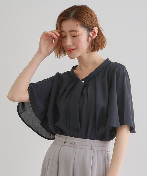 grove（グローブ）の「【華やか】パール調ピン付きボウタイブラウス（シャツ/ブラウス・レディース・オフホワイト/ホワイト系3/ネイビー/ピンク・02/01/03/04/05）」の3枚目の写真