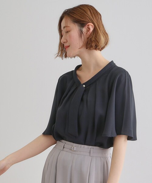 grove（グローブ）の「【華やか】パール調ピン付きボウタイブラウス（シャツ/ブラウス・レディース・オフホワイト/ホワイト系3/ネイビー/ピンク・02/01/03/04/05）」の6枚目の写真