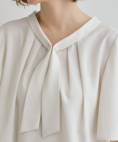 grove（グローブ）の「【華やか】パール調ピン付きボウタイブラウス（シャツ/ブラウス・レディース・オフホワイト/ホワイト系3/ネイビー/ピンク・02/01/03/04/05）」の12枚目の写真