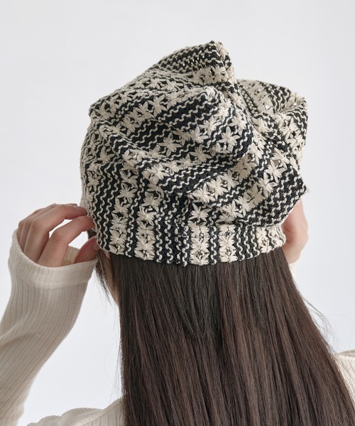 UNE MANSION(ユヌマンション)の「ハニービーユニークジャガードサマービーニー(キャップ・レディース・ブラック・ONE SIZE)」の4枚目の写真