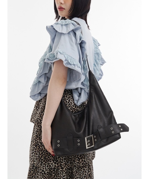 jouetie（ジュエティ）の「ハトメベルトメッセンジャーバッグ（ショルダーバッグ・レディース・ブラウン/アイボリー・FREE）」の2枚目の写真