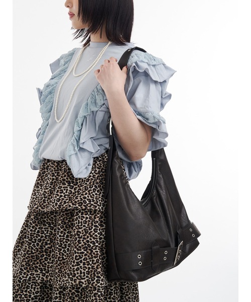 jouetie（ジュエティ）の「ハトメベルトメッセンジャーバッグ（ショルダーバッグ・レディース・ブラウン/アイボリー・FREE）」の5枚目の写真