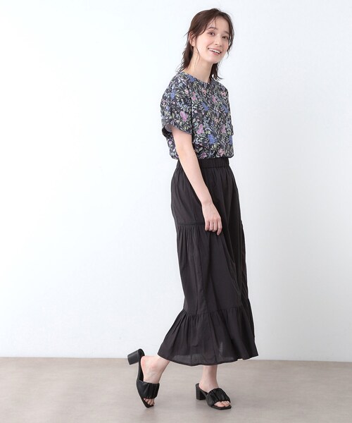 LAURA ASHLEY（ローラアシュレイ）の「【ギフトにおすすめ！日本製/コットン100％】エルストンガーデン柄スムースTシャツ（Tシャツ/カットソー・レディース・ホワイト系3/ネイビー系・38/40）」の5枚目の写真