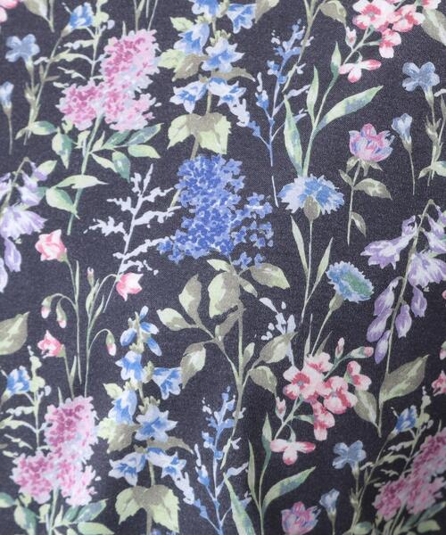 LAURA ASHLEY（ローラアシュレイ）の「【ギフトにおすすめ！日本製/コットン100％】エルストンガーデン柄スムースTシャツ（Tシャツ/カットソー・レディース・ホワイト系3/ネイビー系・38/40）」の6枚目の写真