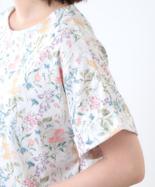 LAURA ASHLEY（ローラアシュレイ）の「【ギフトにおすすめ！日本製/コットン100％】エルストンガーデン柄スムースTシャツ（Tシャツ/カットソー・レディース・ホワイト系3/ネイビー系・38/40）」の3枚目の写真
