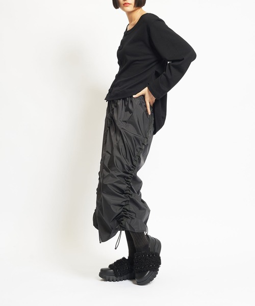 gomme（ゴム）の「マスダックタフタ　ドロストスカート（スカート・レディース・ブラック/カーキ・MEDIUM）」の4枚目の写真