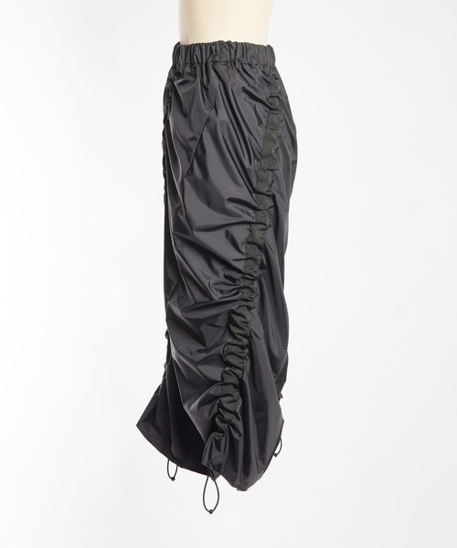 gomme（ゴム）の「マスダックタフタ　ドロストスカート（スカート・レディース・ブラック/カーキ・MEDIUM）」の10枚目の写真
