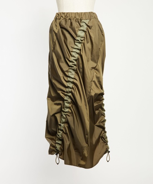 gomme（ゴム）の「マスダックタフタ　ドロストスカート（スカート・レディース・ブラック/カーキ・MEDIUM）」の18枚目の写真